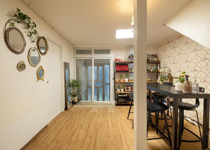 Casa vacanze 3min To St' Heritage 1954, Private 2-story *