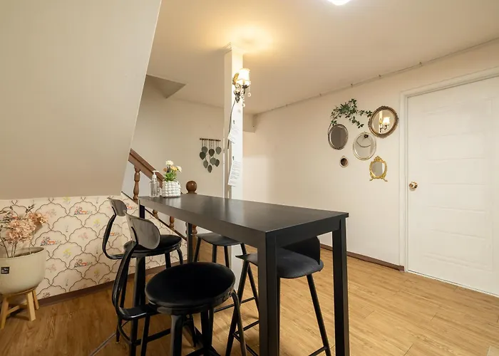 Casa vacanze 3min To St' Heritage 1954, Private 2-story